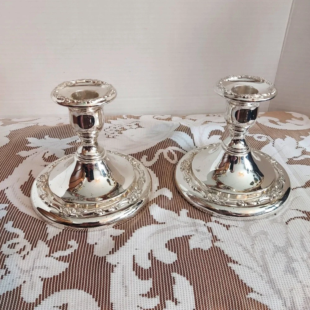 Oneida Silver Plated Candlesticks Pair Floral Embossed Weighted Japan 4.5 inch